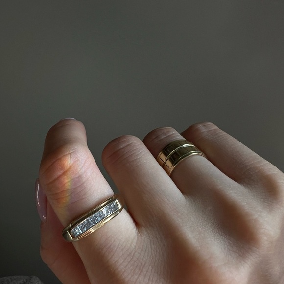 **SOLD** GORGEOUS 14K GOLD DIAMOND RING - Picture 5 of 6